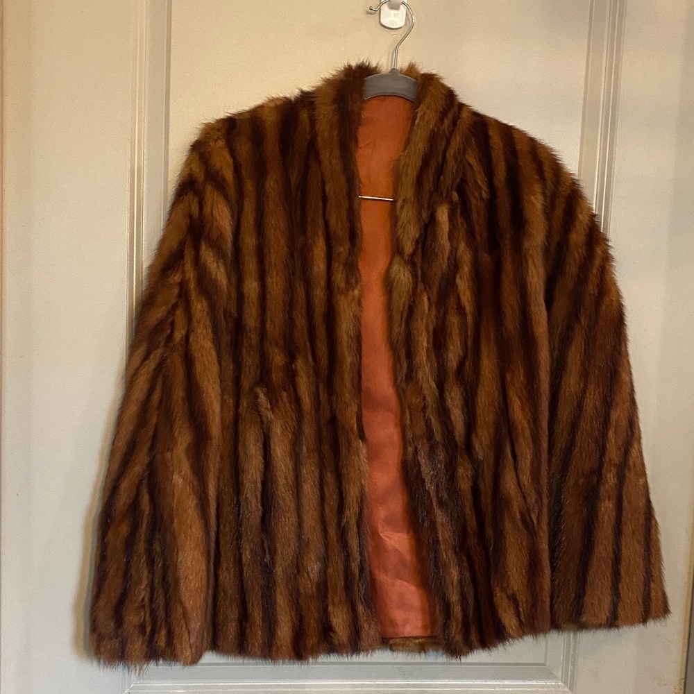 Beautiful Mink cape size meduim beautiful condition
